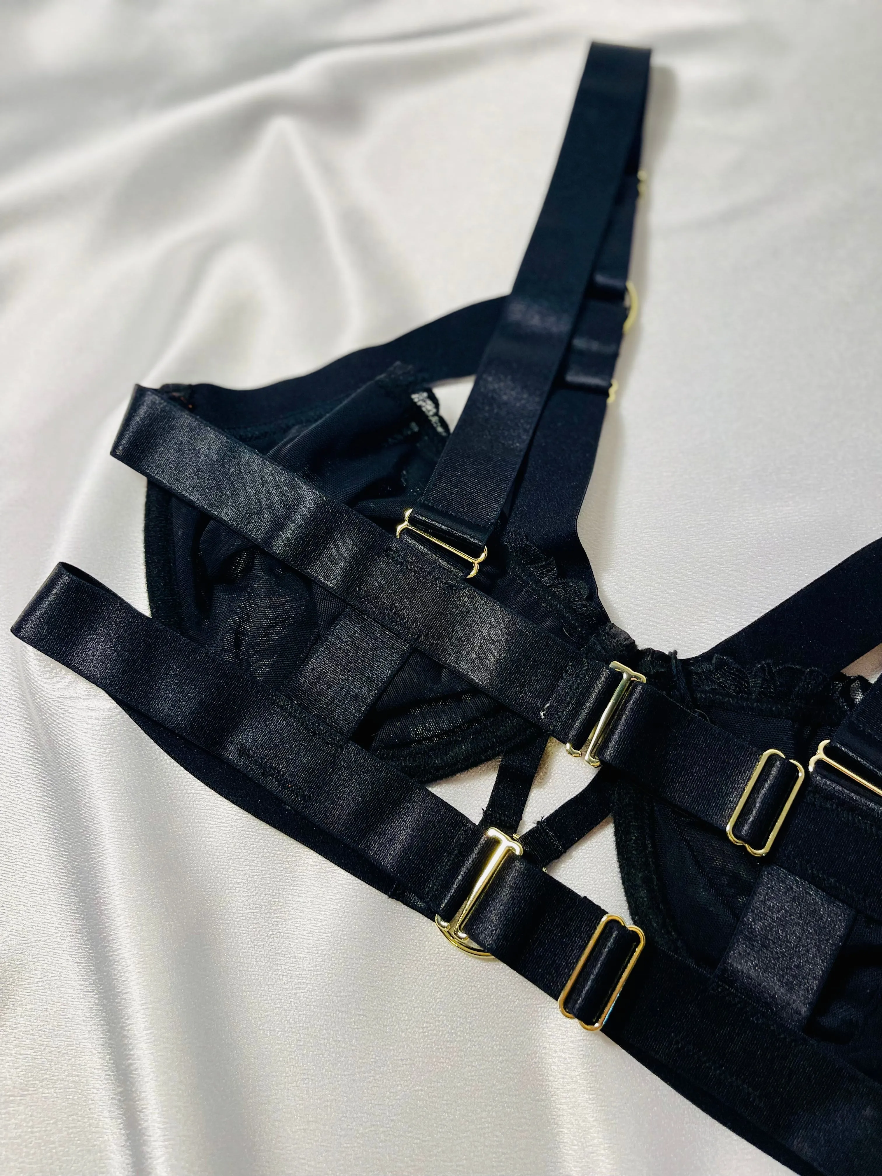 EMBROIDERED UNDERWIRE BRALETTE