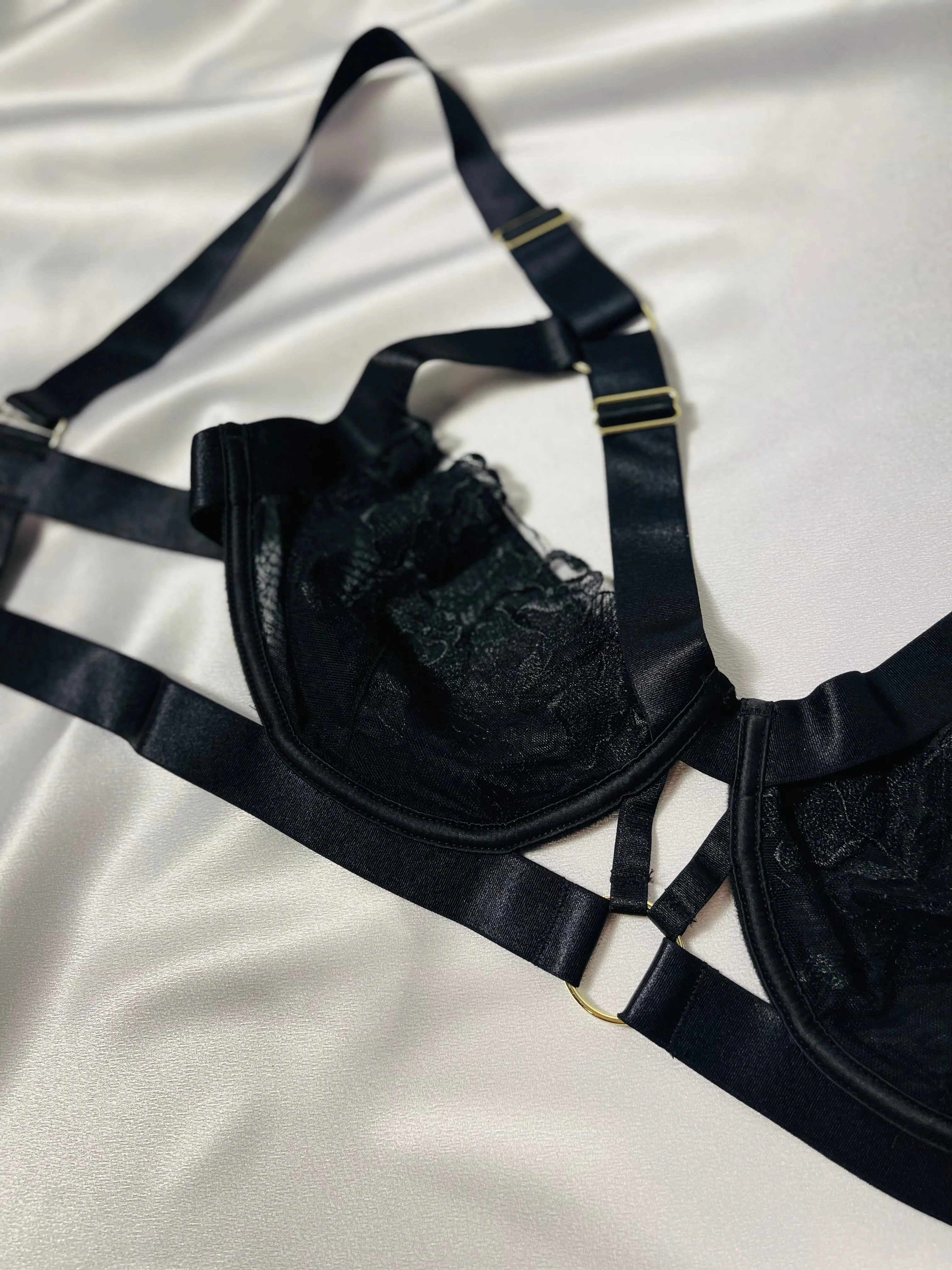 EMBROIDERED UNDERWIRE BRALETTE