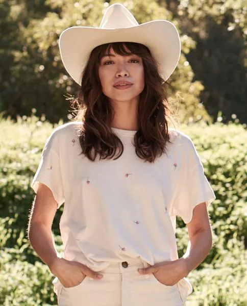 THE GREAT - The Boxy Crew W/ Scattered Rose Embroidery in Washed White